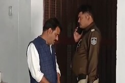 करणी सेना के जिलाध्यक्ष सोहन सिंह उर्फ हंटू राजा महिला से रेप मामले में गिरफ्तार करणी सेना के जिलाध्यक्ष सोहन सिंह उर्फ हंटू राजा महिला से रेप मामले में गिरफ्तार