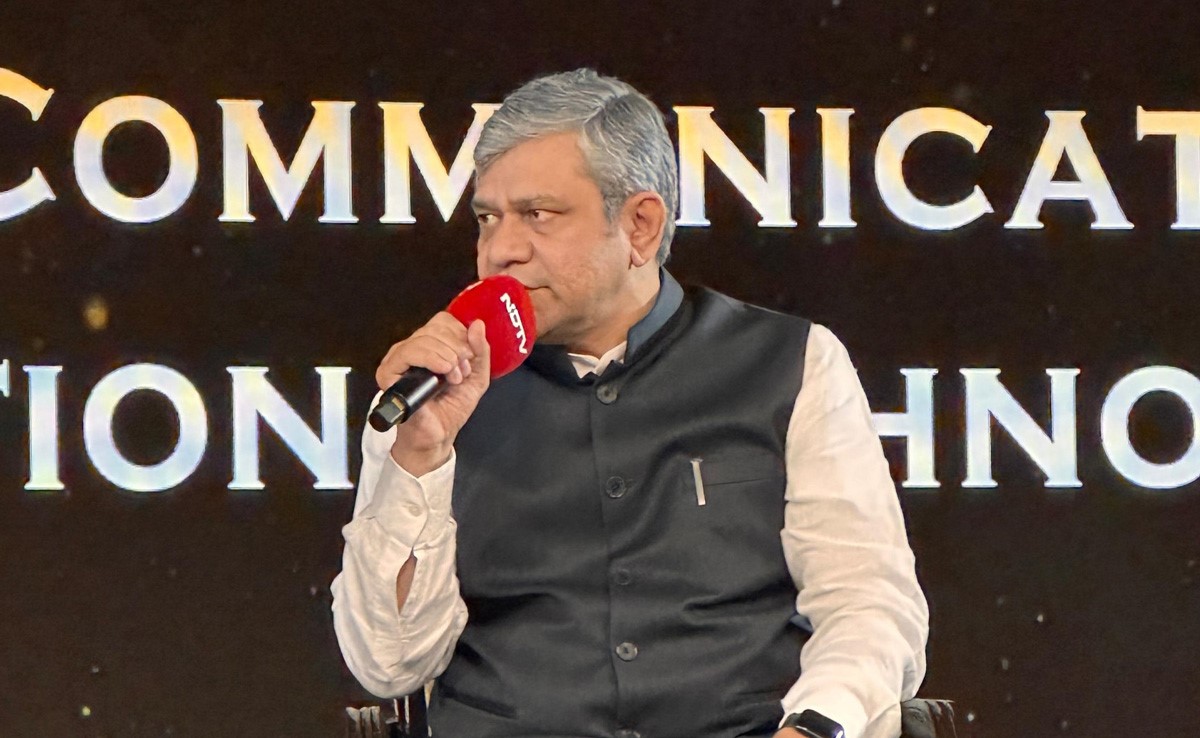 "बुलेट ट्रेन का काम अच्छी गति से चल रहा है..." : NDTV से इंडियन ऑफ़ द ईयर अवार्ड्स में बोले रेलमंत्री