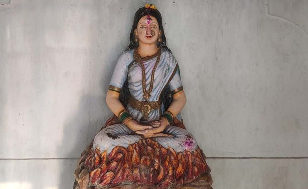 Holi 2024: खेला जाता है धूमधाम से रंग लेकिन नहीं होता होलिका दहन! कहानी जानकर आंखों में आ जाएंगे आंसू