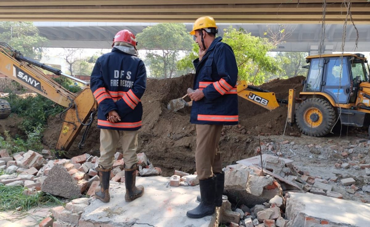 Delhi Man Trapped In 40-Foot Borewell, Excavator Called In