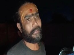 जलती चिता के साथ शमशान में तंत्र-मंत्र कर रहे थे तीन लोग, नजारा देख मृतक के परिजनों के उड़े होश जलती चिता के साथ शमशान में तंत्र-मंत्र कर रहे थे तीन लोग, नजारा देख मृतक के परिजनों के उड़े होश