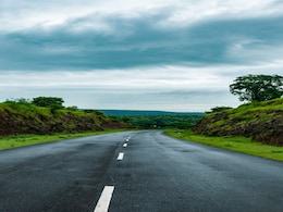 Travelling Tips: गर्मियों में बना रहे हैं घूमने का प्लान तो इन बातों का रखें खास ध्यान Travelling Tips: गर्मियों में बना रहे हैं घूमने का प्लान तो इन बातों का रखें खास ध्यान