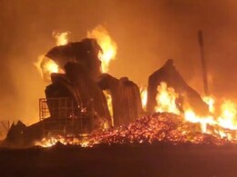 भिवंडीतील भंगाराच्या गोदामाला भीषण आग, रस्त्यापर्यंत आगीचे लोट