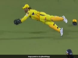 GT के साथ मैच में धोनी की फिल्डिंग पर फैंस ने फिल्मी अंदाज में दिया रिएक्शन, IPL फैंस बोले- उम्र तो सिर्फ एक नंबर है... GT के साथ मैच में धोनी की फिल्डिंग पर फैंस ने फिल्मी अंदाज में दिया रिएक्शन, IPL फैंस बोले- उम्र तो सिर्फ एक नंबर है...