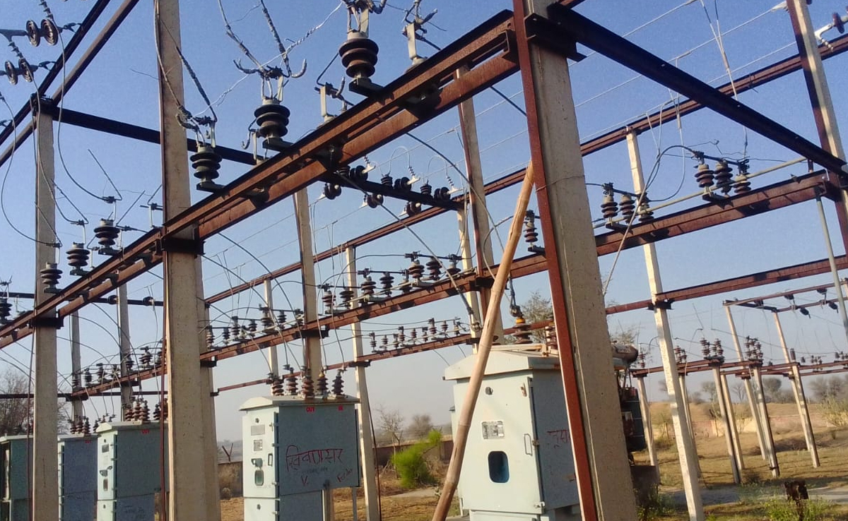 Rajasthan: 8 दिन से अंधेरे में डूबे सरदारशहर के 8 गांवों के 3 हजार घर, 700 कृषि कनेक्शनों में बिजली सप्लाई हुई बंद