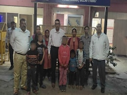 दिल्ली : 5 बच्चों को अगवा कर बेचने जा रहा था किडनैपर, रेलवे स्टेशन पर बच्चे बरामद ; आरोपी फरार दिल्ली : 5 बच्चों को अगवा कर बेचने जा रहा था किडनैपर, रेलवे स्टेशन पर बच्चे बरामद ; आरोपी फरार