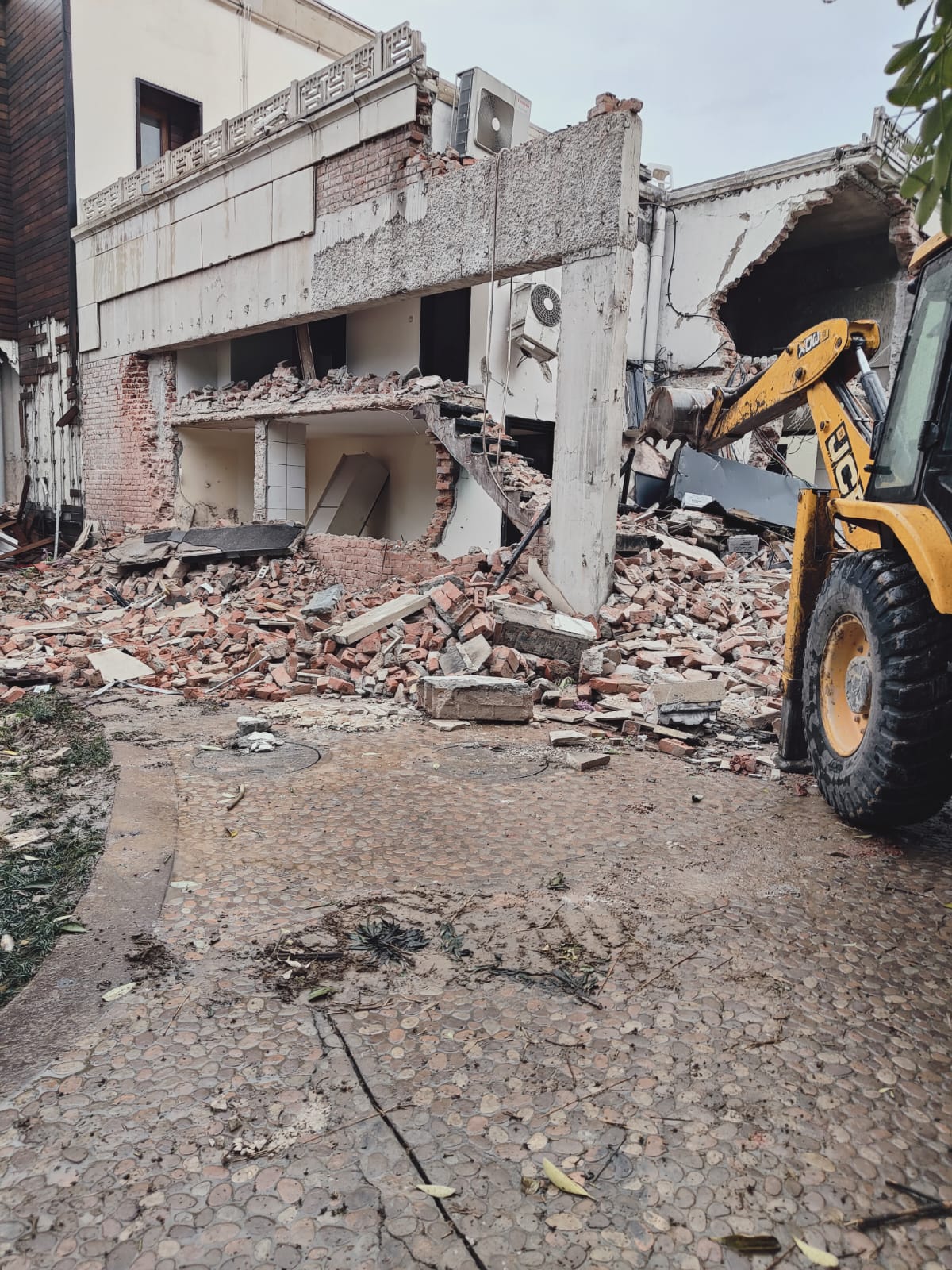 Delhi Liquor Baron Ponty Chadha's Rs 400-Crore Farmhouse Where He Was Killed Demolished