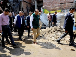 "गंदे बदबूदार नालों, कचरे के ढेर...": LG ने दिल्ली के कई इलाकों की बदहाल स्थिति पर CM केजरीवाल को घेरा "गंदे बदबूदार नालों, कचरे के ढेर...": LG ने दिल्ली के कई इलाकों की बदहाल स्थिति पर CM केजरीवाल को घेरा