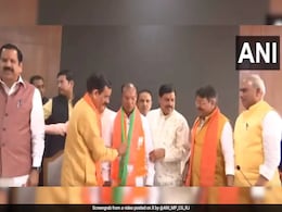 कमलनाथ के गढ़ में भाजपा की सेंधमारी, 3 बार के विधायक कमलेश शाह ने थामा 'कमल' कमलनाथ के गढ़ में भाजपा की सेंधमारी, 3 बार के विधायक कमलेश शाह ने थामा 'कमल'