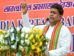 Trinamool Supporters Stop Bengal BJP Chief's Car, Raise Slogans Trinamool Supporters Stop Bengal BJP Chief's Car, Raise Slogans