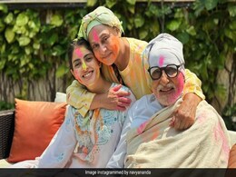 अमिताभ बच्चन की नातिन नव्या ने होली सेलिब्रेशन की फोटो की शेयर तो फैन्स ने किए बच्चन फैमिली के इस मेंबर के बारे में सवाल अमिताभ बच्चन की नातिन नव्या ने होली सेलिब्रेशन की फोटो की शेयर तो फैन्स ने किए बच्चन फैमिली के इस मेंबर के बारे में सवाल