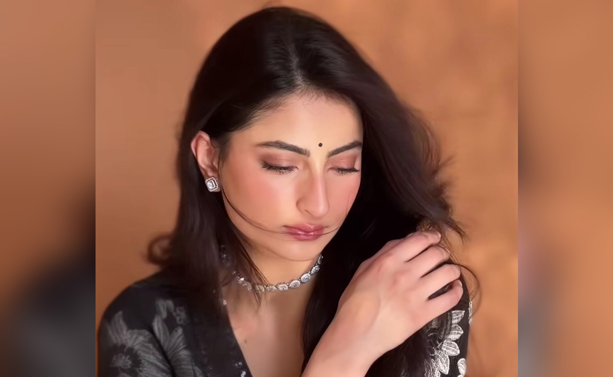 Palak Tiwari In A Black Floral <i>Lehenga</i> Looks Like The <i>Desi Girl</i> Of Our Dreams