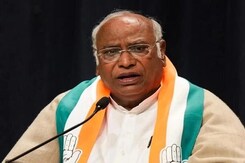 'कम से कम मेरे अंतिम संस्कार में जरूर आना',चुनावी सभा में Kharge की Appeal? 'कम से कम मेरे अंतिम संस्कार में जरूर आना',चुनावी सभा में Kharge की Appeal?