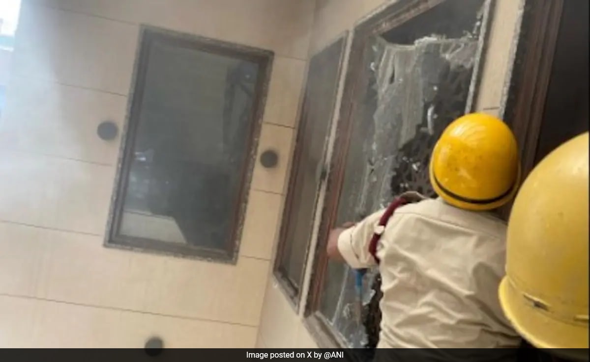 2 Sisters, Trapped In Bathroom, Suffocate To Death In Delhi House Fire - Vimarsana News