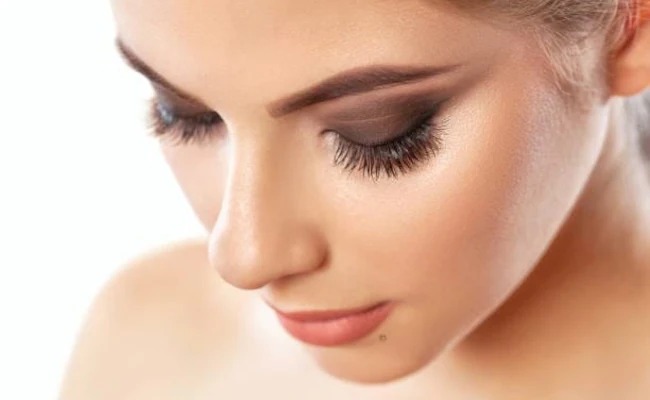 Beauty Tips: काली और घनी Eyebrows है पाना तो इन घरेलू उपायों को जरूर अपनाना