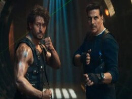 Tiger Shroff Prank: टाइगर श्रॉफ ने अक्षय कुमार को बनाया अप्रैल फूल, प्रैंक देखकर हंसी नहीं रोक पाएंगे आप Tiger Shroff Prank: टाइगर श्रॉफ ने अक्षय कुमार को बनाया अप्रैल फूल, प्रैंक देखकर हंसी नहीं रोक पाएंगे आप