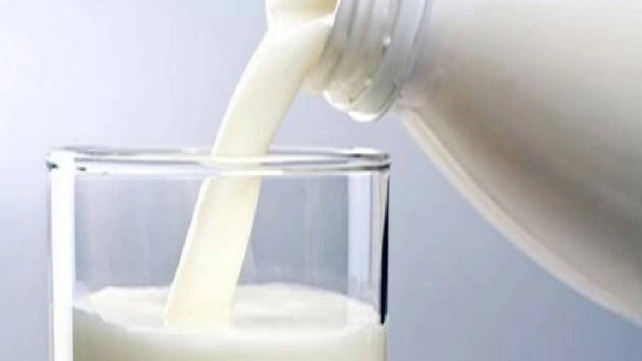 मिलावटी दूध से सावधान! जानिए कैसे करें असली मिल्क की पहचान?