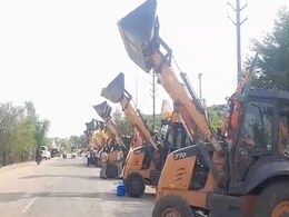 Lok Sabha Elections: 30 बुलडोजरों की सलामी से हुआ योगी आदित्यनाथ का स्वागत, चुनावी प्रचार के लिए पहुंचे थे बिलासपुर Lok Sabha Elections: 30 बुलडोजरों की सलामी से हुआ योगी आदित्यनाथ का स्वागत, चुनावी प्रचार के लिए पहुंचे थे बिलासपुर