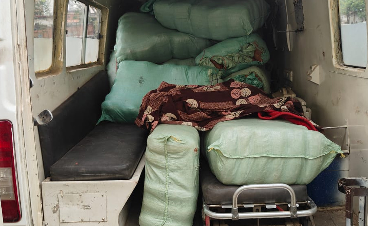 Baloda Bazar: मरीज की जगह Ambulance में हो रही थी गांजे तस्करी, पुलिस ने किया दो तस्करों से 752 किलो गांजा जब्त