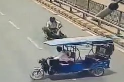 Video: Biker Dies After E-Rickshaw Ahead Takes Sudden U-Turn On Bridge Video: Biker Dies After E-Rickshaw Ahead Takes Sudden U-Turn On Bridge