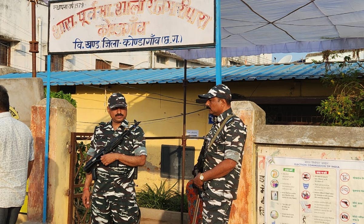 Lok Sabha Election in Bastar: नक्सल प्रभावित बस्तर में चप्पे-चप्पे में तैनात जवान, कड़ी सुरक्षा के बीच हो रहा है मतदान