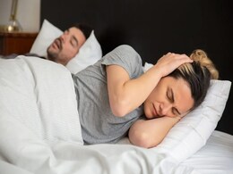 कपल्स के बीच बढ़ने लगा है स्लीप डिवोर्स का ट्रेंड, जानिए क्या है Sleep Divorce और रिश्ते पर इसका क्या पड़ता है असर  कपल्स के बीच बढ़ने लगा है स्लीप डिवोर्स का ट्रेंड, जानिए क्या है Sleep Divorce और रिश्ते पर इसका क्या पड़ता है असर