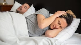 जोडप्यांमध्ये वेगानं लोकप्रिय होत असलेला Sleep Divorce काय आहे? त्याचा रिलेशनशिपवर काय परिणाम होतो?