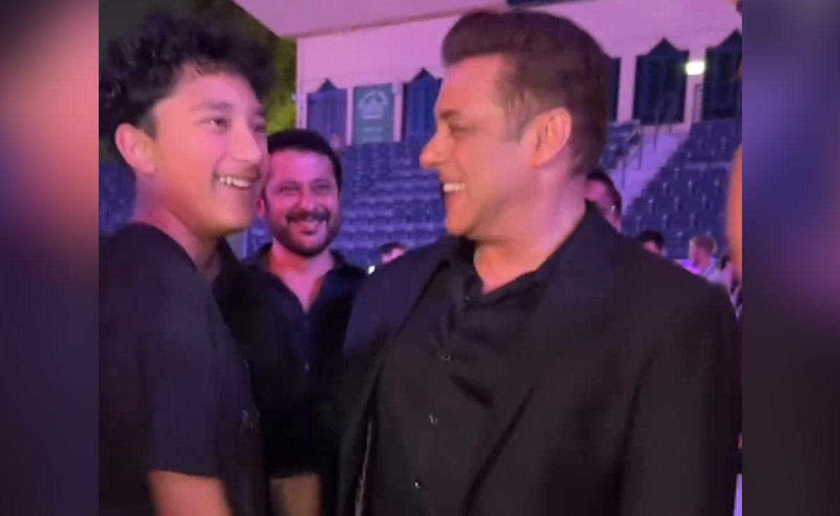 सलमान खान के साथ दिखे संजय दत्त के बेटे शाहरान, वीडियो आया सामने तो फैंस बोले- बाबा का बेटा तो बड़ा हो गया सलमान खान के साथ दिखे संजय दत्त के बेटे शाहरान, वीडियो आया सामने तो फैंस बोले- बाबा का बेटा तो बड़ा हो गया