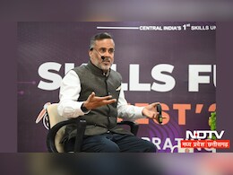 मध्य भारत का पहला स्किल्स फेस्ट: जीवन में सफलता के लिए चेतन भगत ने युवाओं को बताए 11 रूल्स