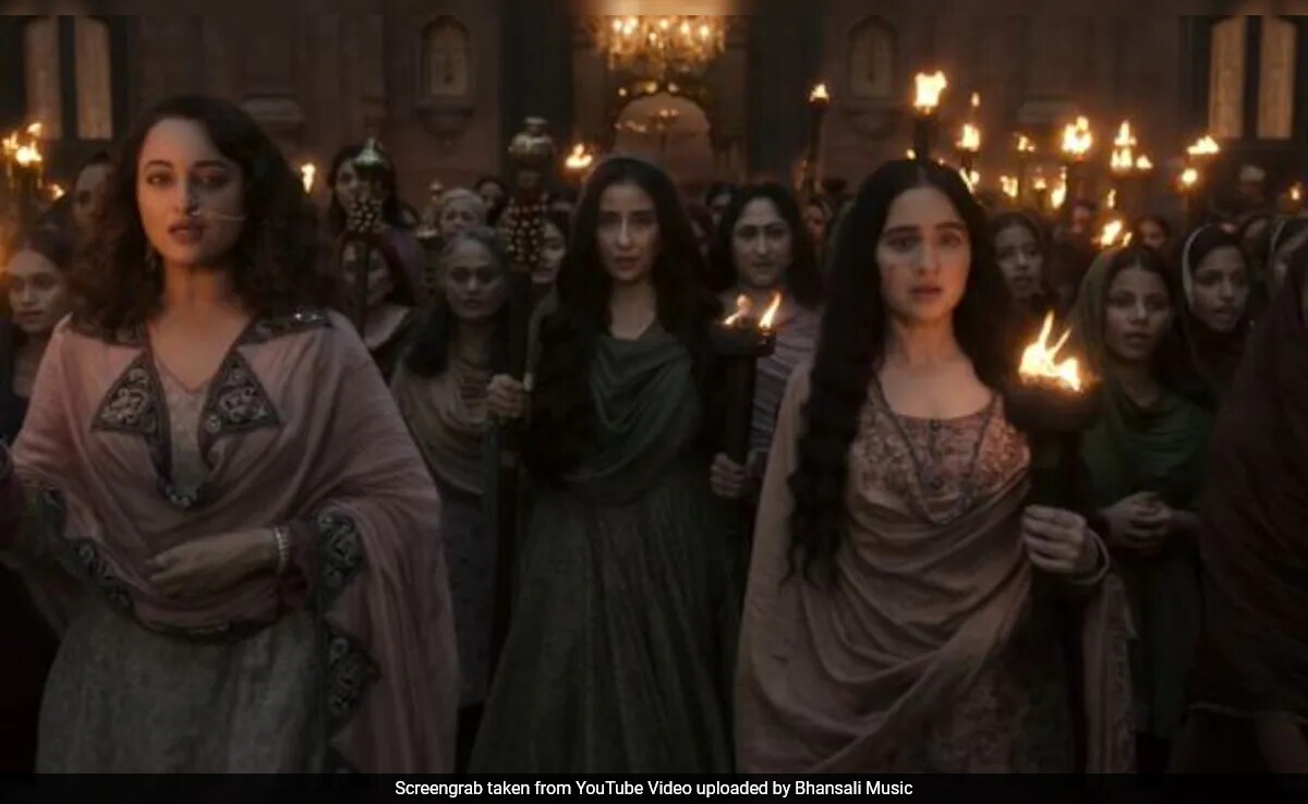 <i>Heeramandi</i> Song <i>Azadi</i>: Manisha Koirala, Sonakshi Sinha, Aditi Rao Hydari's Freedom Hymn