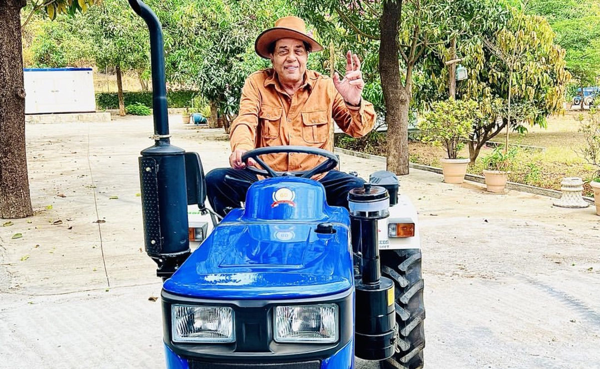 धर्मेंद्र ने देर रात शेयर की ये फोटो और सुनाई दो खबरें, पहली का तो पता नहीं लेकिन फैन्स को खुश कर देगी दूसरी खबर