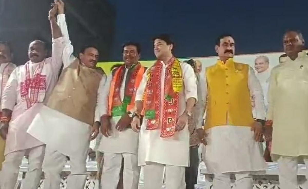 ग्वालियर सीट पर 'अपने' ही बने बड़ी चुनौती...बीजेपी-कांग्रेस दोनों के प्रत्याशी क्यों हैं परेशान?