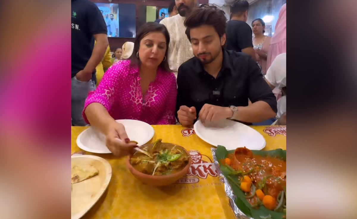 From Mutton Roll To Malpua, A Look At Farah Khan's <i>Iftar</i> Feast At Bhendi Bazaar In Mumbai