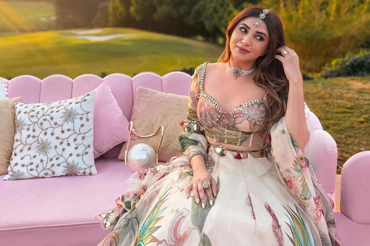 Photos: Aashna Shroff in Floral Lehenga Set is Ready for Wedding Season Photos: Aashna Shroff in Floral Lehenga Set is Ready for Wedding Season