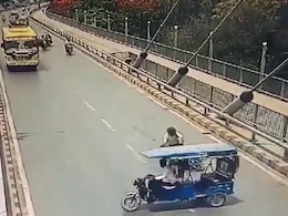 Video: Biker Dies After E-Rickshaw Ahead Takes Sudden U-Turn On Bridge Video: Biker Dies After E-Rickshaw Ahead Takes Sudden U-Turn On Bridge