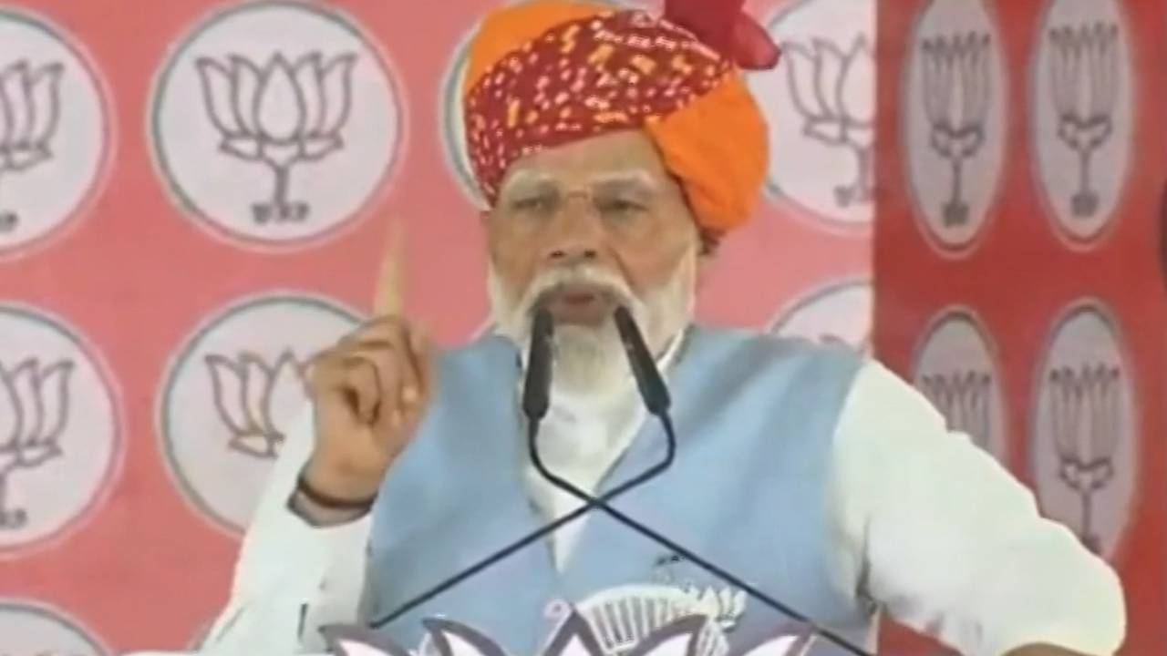 कांग्रेस देश के लिए नहीं अपने स्वार्थ के लिए चुनाव लड़ रही है- पीएम मोदी