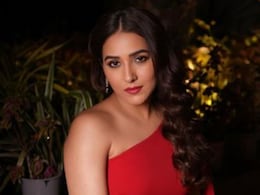 Singer Neeti Mohan Welcomes Mango Season With Selfies With The 'King Of Fruits' Singer Neeti Mohan Welcomes Mango Season With Selfies With The 'King Of Fruits'