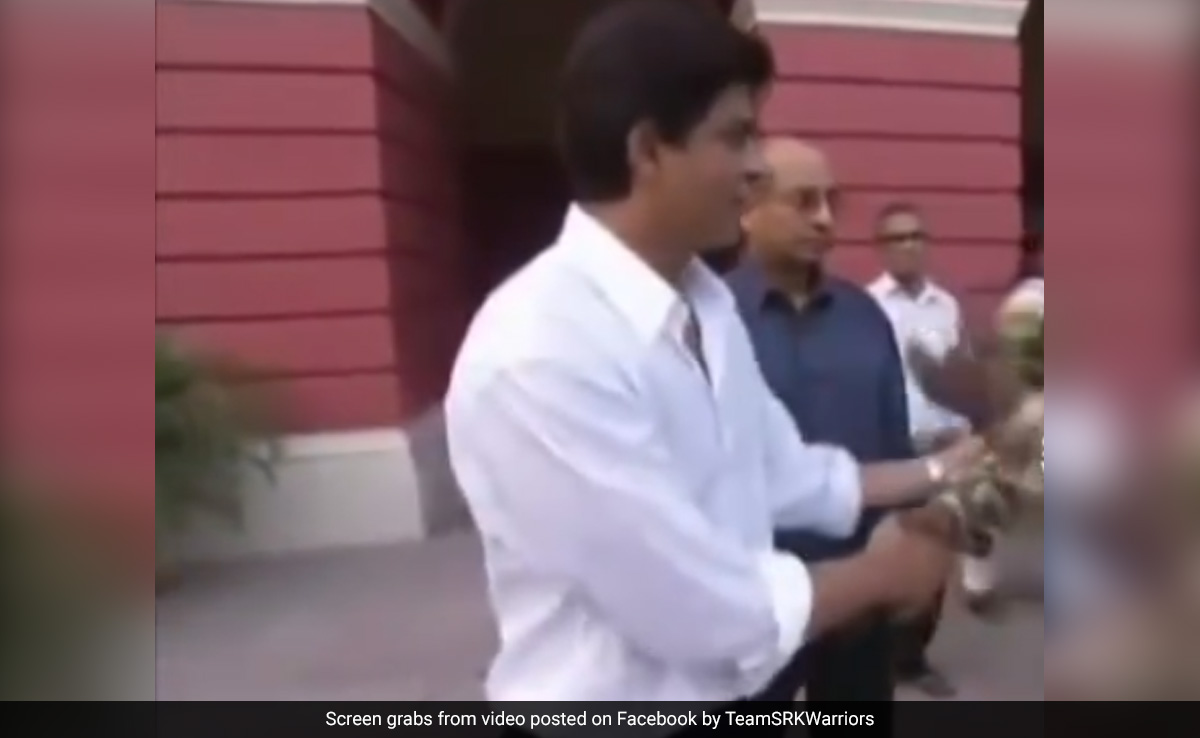 शाहरुख खान के स्कूल का पुराना वीडियो वायरल, जब किंग खान ने दिखाई थी झलक, कहा था- आर्यन को साथ...