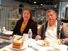 दुबई में बाढ़ के दौरान IKEA में फंसे कपल का वीडियो वायरल, इंटरनेट ने इसे कहा "ड्रीम स्टेकेशन" दुबई में बाढ़ के दौरान IKEA में फंसे कपल का वीडियो वायरल, इंटरनेट ने इसे कहा "ड्रीम स्टेकेशन"