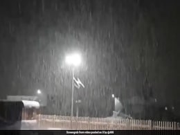 Watch: Jammu And Kashmir's Sonamarg Receives Fresh Snowfall Watch: Jammu And Kashmir's Sonamarg Receives Fresh Snowfall