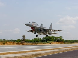 हमारे पास 40 तेजस भी नहीं... IAF चीफ ने समझाया, डिफेंस में प्राइवेट पार्टनरशिप क्यों जरूरी हमारे पास 40 तेजस भी नहीं... IAF चीफ ने समझाया, डिफेंस में प्राइवेट पार्टनरशिप क्यों जरूरी