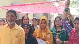 Lok Sabha Election 2024 Phase 2 Voting: पूर्व CM वसुंधरा राजे की अपील लाई रंग, हल्दी की रस्म छोड़कर वोट डालने आई दुल्हन