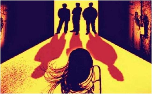 पेट में कीड़े जैसा चल रहा है...  20 साल की लड़की ने दादी को बताई ये बात, जांच में हुआ बड़ा खुलासा