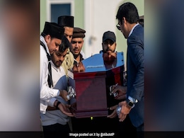 "He Helped Save Lives": Australia Mourns Pak Guard Killed In Sydney Attack "He Helped Save Lives": Australia Mourns Pak Guard Killed In Sydney Attack