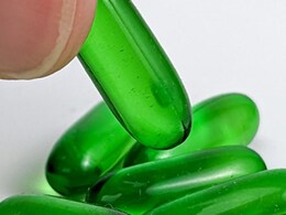स्किन और बालों को हेल्दी बनाने के लिए खाते हैं Vitamin E Capsule, यहां जानिए कब और कितने दिन खाने से मिलता है फायदा स्किन और बालों को हेल्दी बनाने के लिए खाते हैं Vitamin E Capsule, यहां जानिए कब और कितने दिन खाने से मिलता है फायदा