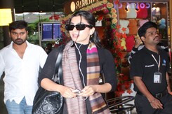 <i>Animal</i> Star Rashmika Mandanna Smiles As Paps Call Her "Srivalli" <i>Animal</i> Star Rashmika Mandanna Smiles As Paps Call Her "Srivalli"