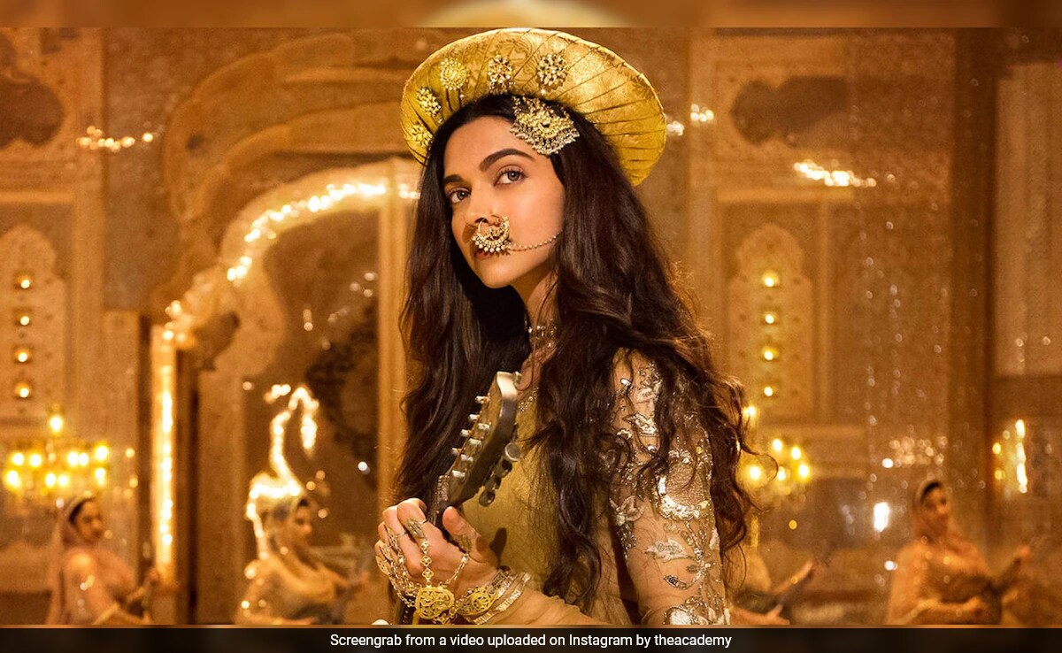 The Academy Shares Deepika Padukone's Dancing Clip From <i>Bajirao Mastani</i>. Ranveer Singh Reacts