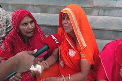 Women In Rajasthan's Alwar Vote For Equal Opportunity In Jobs, Education Women In Rajasthan's Alwar Vote For Equal Opportunity In Jobs, Education
