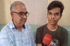 JEE Mains Result: JEE मेंस में MP के टॉपर आदित्य भदौरिया ने बताया सफलता के राज JEE Mains Result: JEE मेंस में MP के टॉपर आदित्य भदौरिया ने बताया सफलता के राज