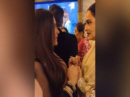 रेखा ने ऋचा चड्ढा के बेबी बंप को किया किस, इमोशनल हुई एक्ट्रेस, फैन्स बोले - रेखा की बात ही अलग है, देखें वीडियो रेखा ने ऋचा चड्ढा के बेबी बंप को किया किस, इमोशनल हुई एक्ट्रेस, फैन्स बोले - रेखा की बात ही अलग है, देखें वीडियो